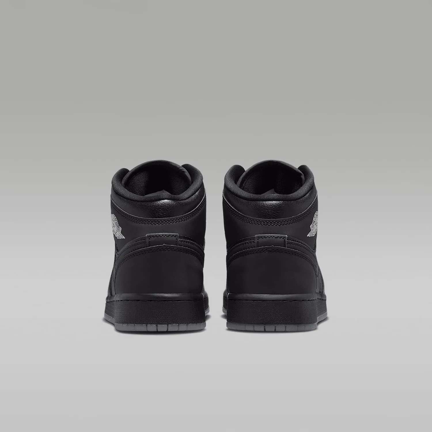 Air Jordan 1 Mid SE Big Kids' Shoes (HV5180-010, Black/White/Wolf Grey/Black)