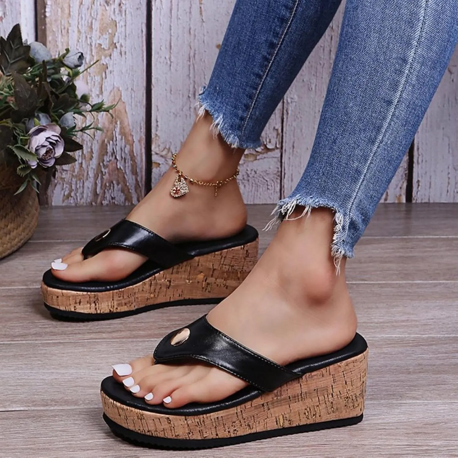 Women's Faux Leather Platform Clip Toe Flip Flops with Arch Support Summer Casual Non Slip Orthopedic Wedges Walking Sandals Beach Flip